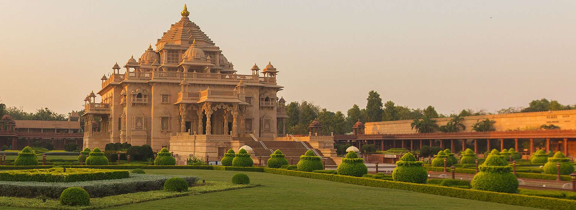 Private Old Delhi tour with Akshardham temple - Luxury India Taj Tours